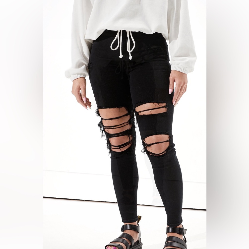 American Eagle Next Level Stretch Curvy Ripped Jeans. Size 10 Regular
